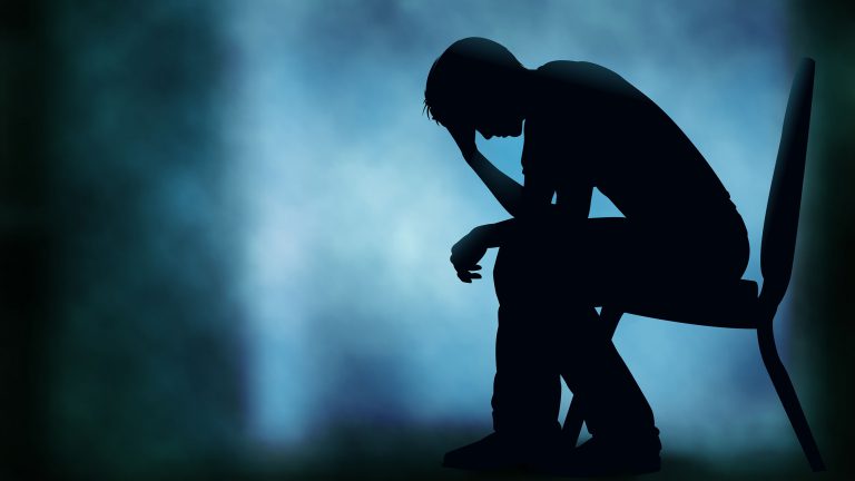 9 جمل احذر قولها للشخص المقبل على الانتحار