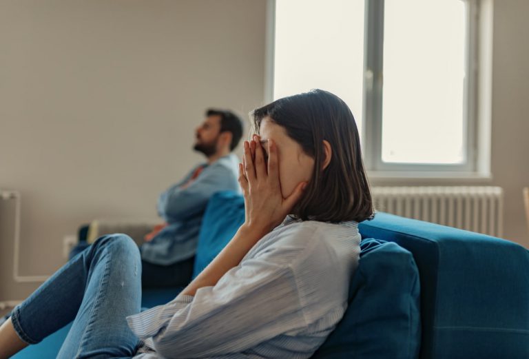 كيف تتعامل مع شريكك وعائلتك في ظل التواجد معًا طوال الوقت؟