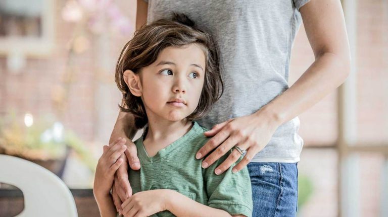 كيف تتحقق مما إذا كان طفلك يعاني من القلق أو الاكتئاب؟