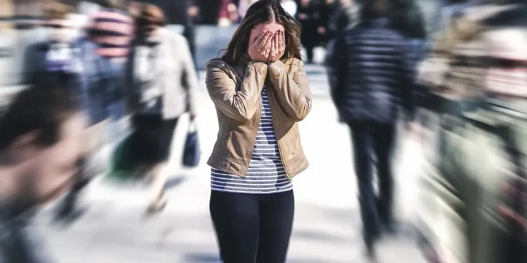 كن صديقي (ساعد من تحب علي تخطي نوبات الهلع بسلام)